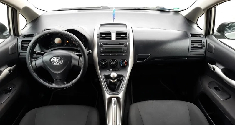 Toyota Auris cena 11900 przebieg: 225000, rok produkcji 2007 z Szczecin małe 29